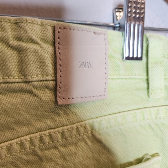 NWT Zara Lime Green Denim Distressed Cutoff Shorts women's size 6 - Picture 5 of 13